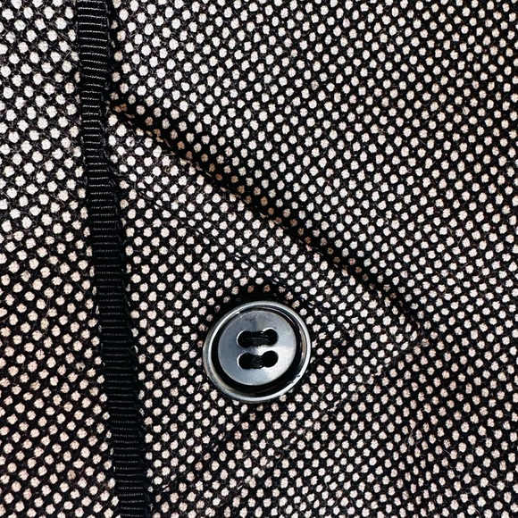 Tahari suit jacket size 12.  Excellent condition - Picture 2 of 2